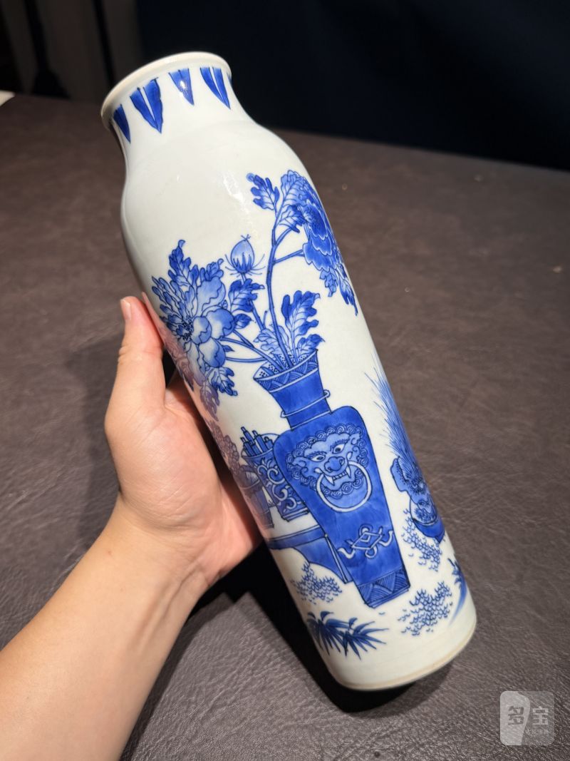 明崇祯 青花博古纹筒瓶 - 图7
